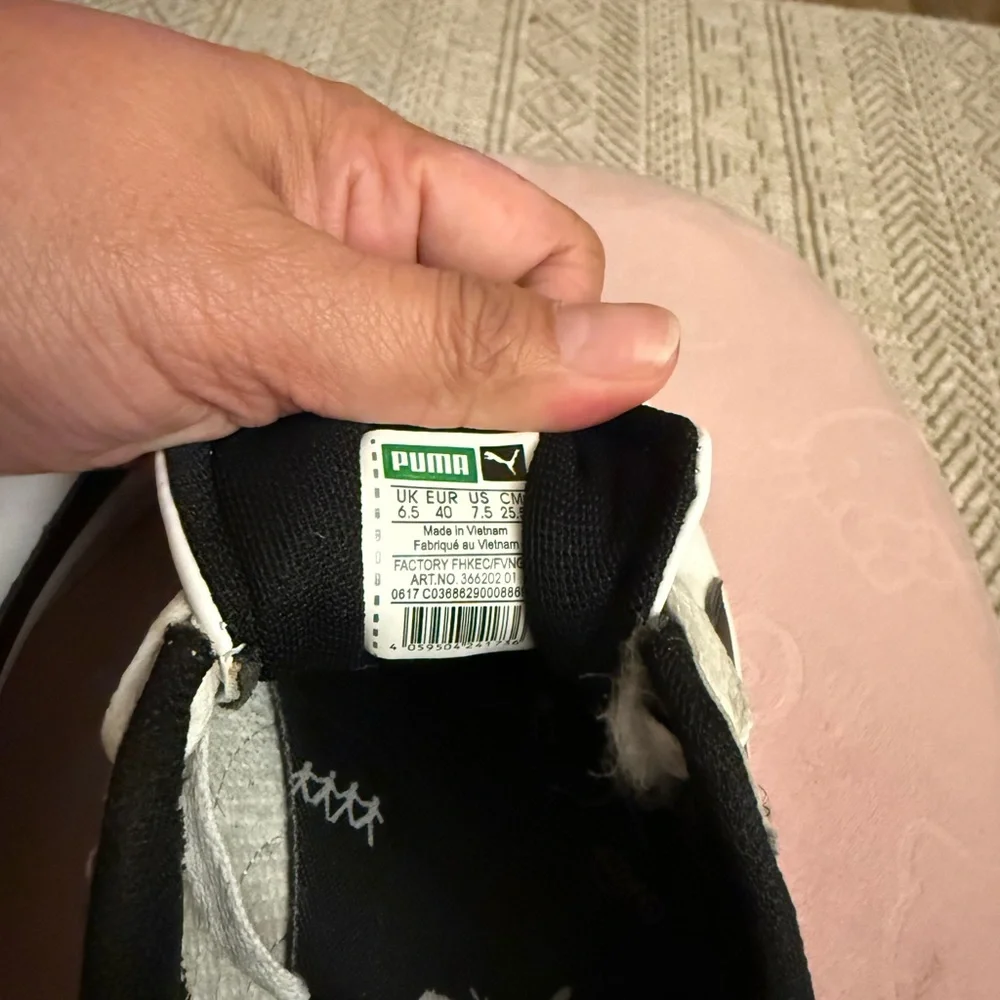 Puma White and Black Sneakers Minimalist Design NO BOX